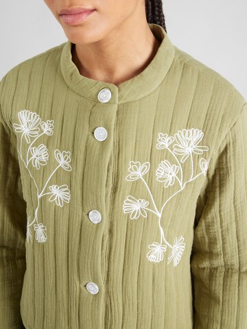 Veste mi-saison 'ONLAURA' ONLY en vert