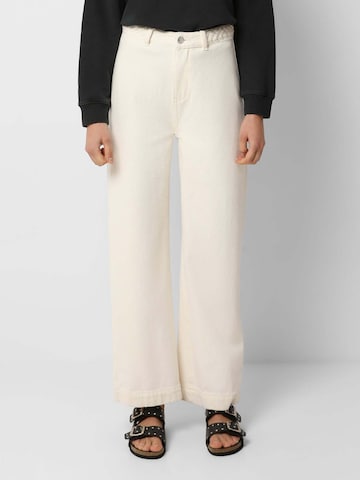 Scalpers Jeans in White: front