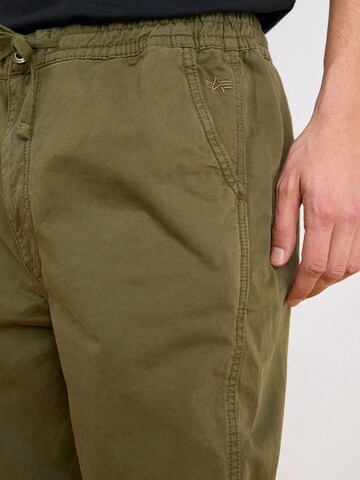 ALPHA INDUSTRIES regular Παντελόνι σε πράσινο