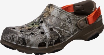 Crocs Clogs ' All Terrain Real Treeed ' in Bruin: voorkant