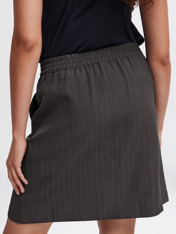 Gonna 'BYMmmidde' di b.young in grigio