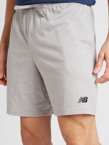 new balance Regular Sportshorts in Grau