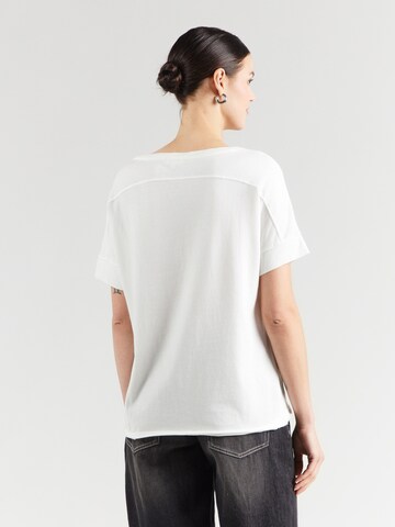 Tricou de la s.Oliver pe alb: spate