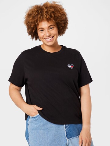 Tricou de la Tommy Jeans Curve pe negru: față