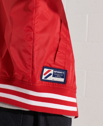 Superdry Tussenjas in Rood