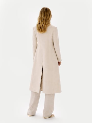 GOBI Cashmere Between-Seasons Coat in Beige