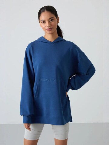 Tommy Life Sweatshirt in Blue: front