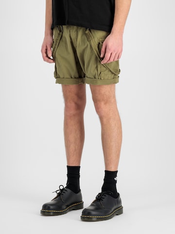 ALPHA INDUSTRIES Дънки Tapered Leg Карго панталон в зелено: отпред