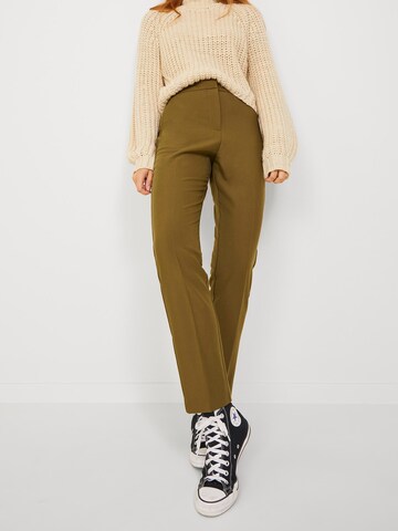 JJXX Regular Trousers 'Katie' in Green