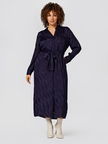 Robe-chemise 'Caroline' Guido Maria Kretschmer Curvy en bleu : devant