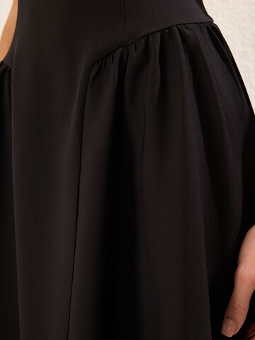 Robe de cocktail Trendyol en noir