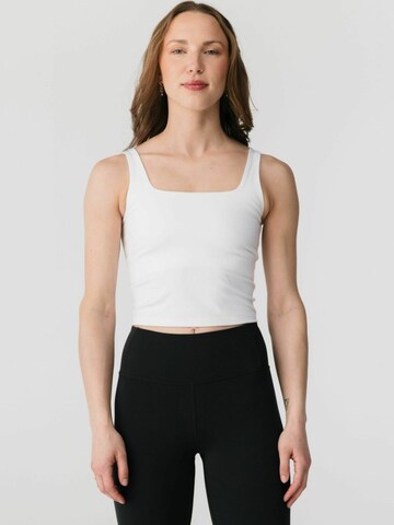 Top ' Tommy ' di Girlfriend Collective in bianco