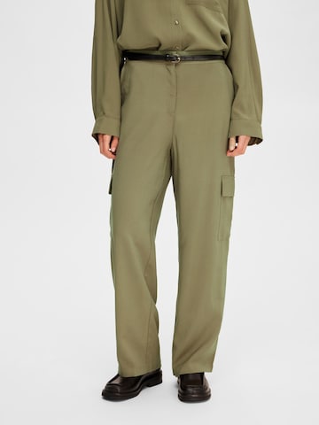 SELECTED FEMME Tapered Cargo Pants in Green: front