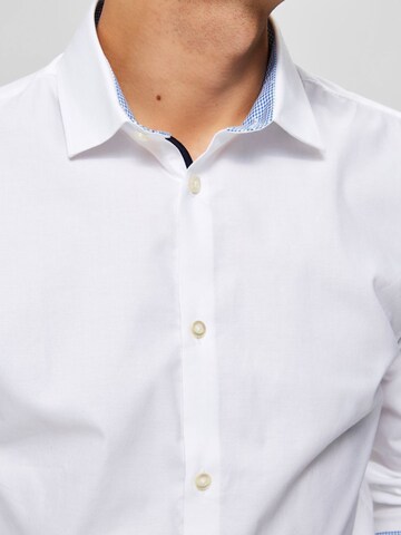 Coupe slim Chemise 'Mark' SELECTED HOMME en blanc