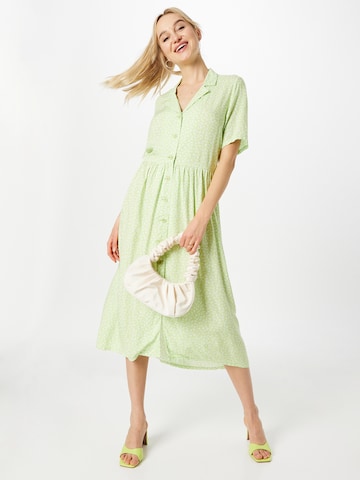 Monki Košilové šaty – zelená
