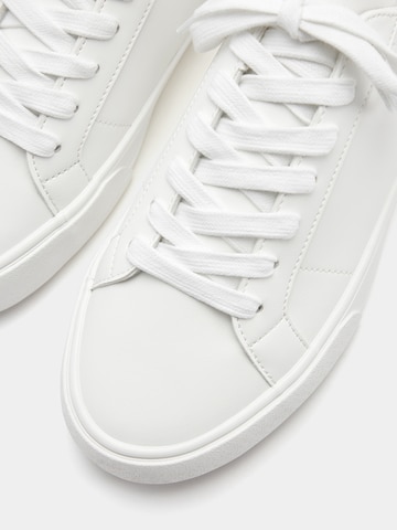 Pull&Bear Låg sneaker i vit