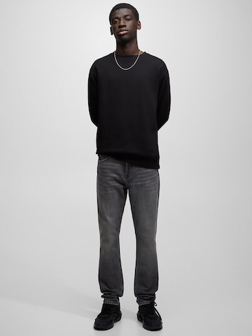 Pull&Bear Regular Jeans in Zwart: voorkant