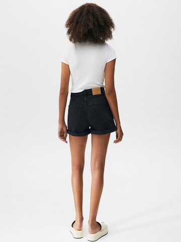 Pull&Bear Regular Shorts in Schwarz