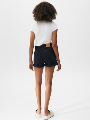 Pull&Bear Regular Shorts in Schwarz