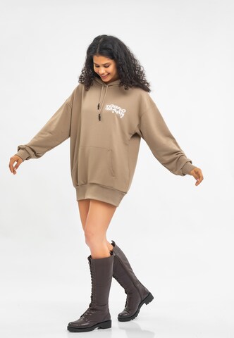 Tom Barron Sweatshirt in Beige