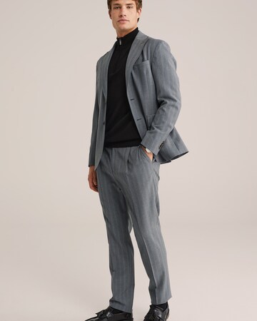 WE Fashion Regular Pleat-front trousers in Grey