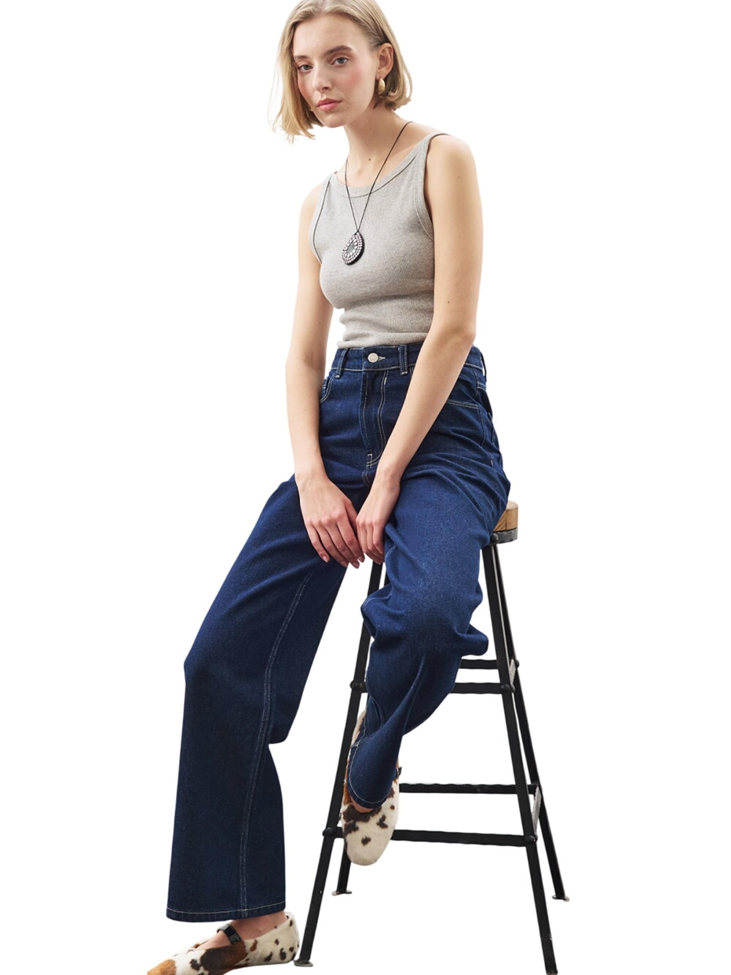 MANUKA Regular Trousers in Blue