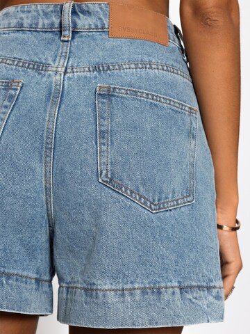 SASSYCLASSY Loosefit Hose‌‌‌‌‌‌‌‌ in Blau