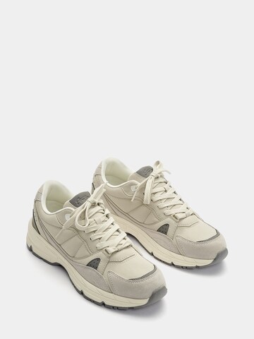 Sneaker bassa di Pull&Bear in beige