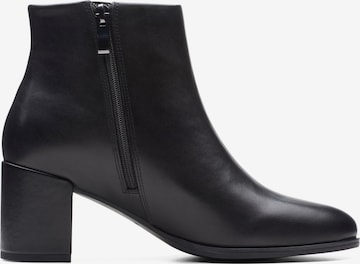 CLARKS Ankle Boots in Schwarz