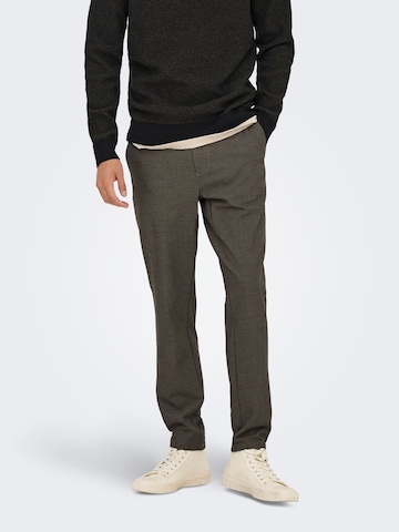 Coupe slim Pantalon 'ONSBRAD' Only & Sons en marron : devant