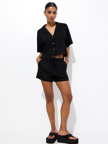 Pull&Bear Regular Shorts in Schwarz