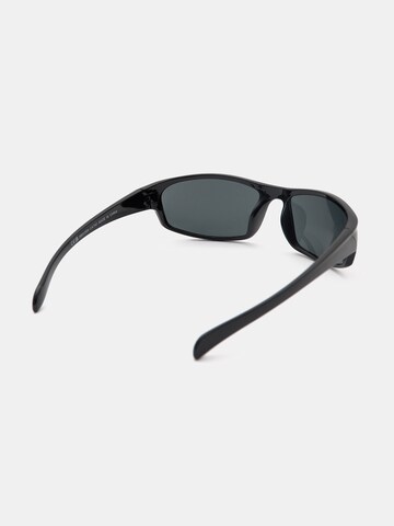 Lunettes de soleil Pull&Bear en noir