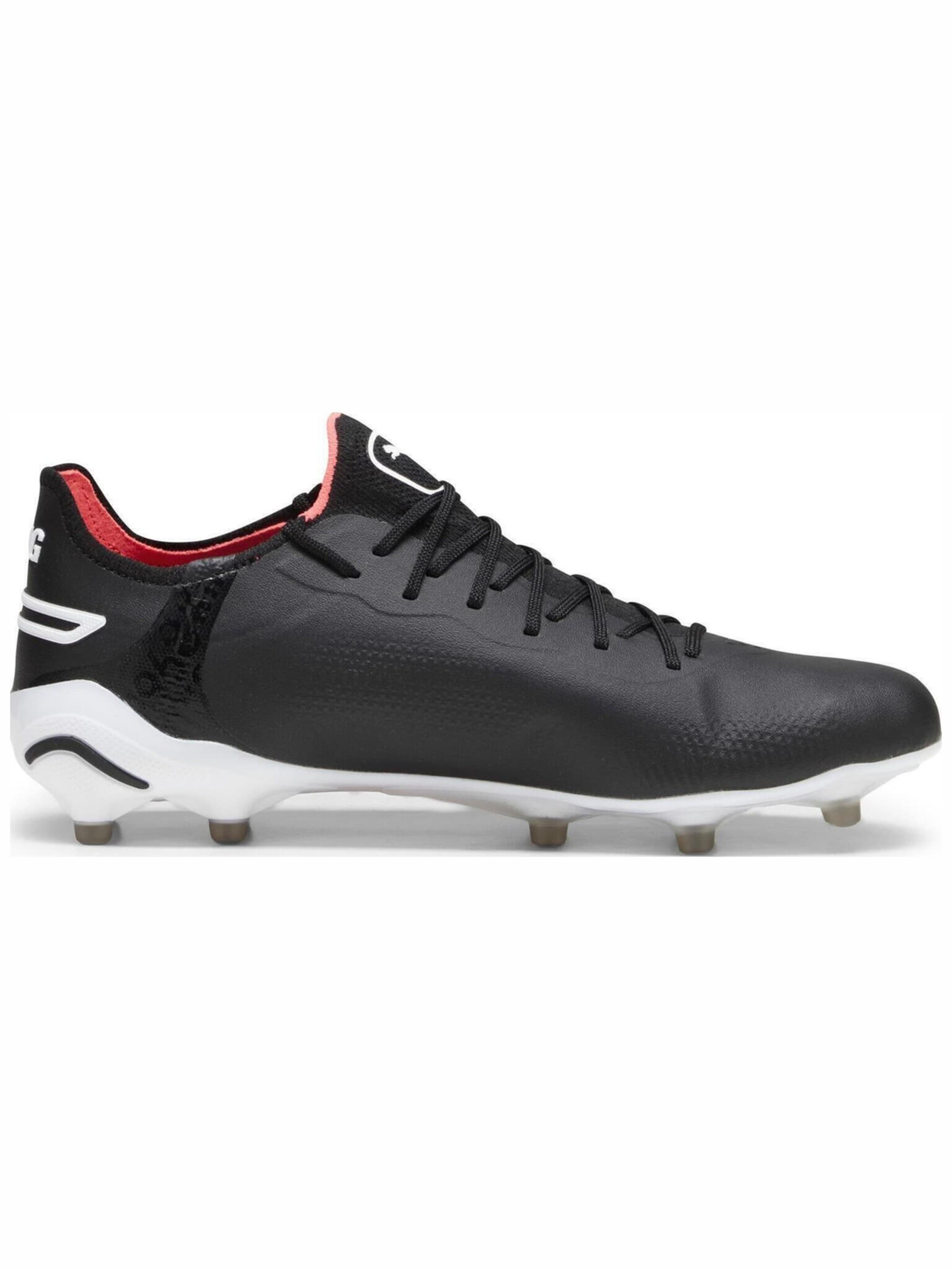 PUMA Soccer shoe 'Puma King Ultimate FG AG' in Black