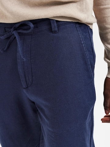 Regular Pantalon chino 'Brody' SELECTED HOMME en bleu