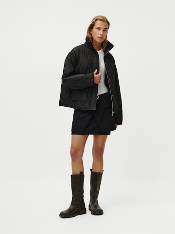 LeGer by Lena GerckePrijelazna jakna 'Beyond' - crna boja