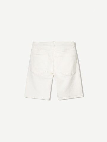 Bershka Regular Jeans i vit