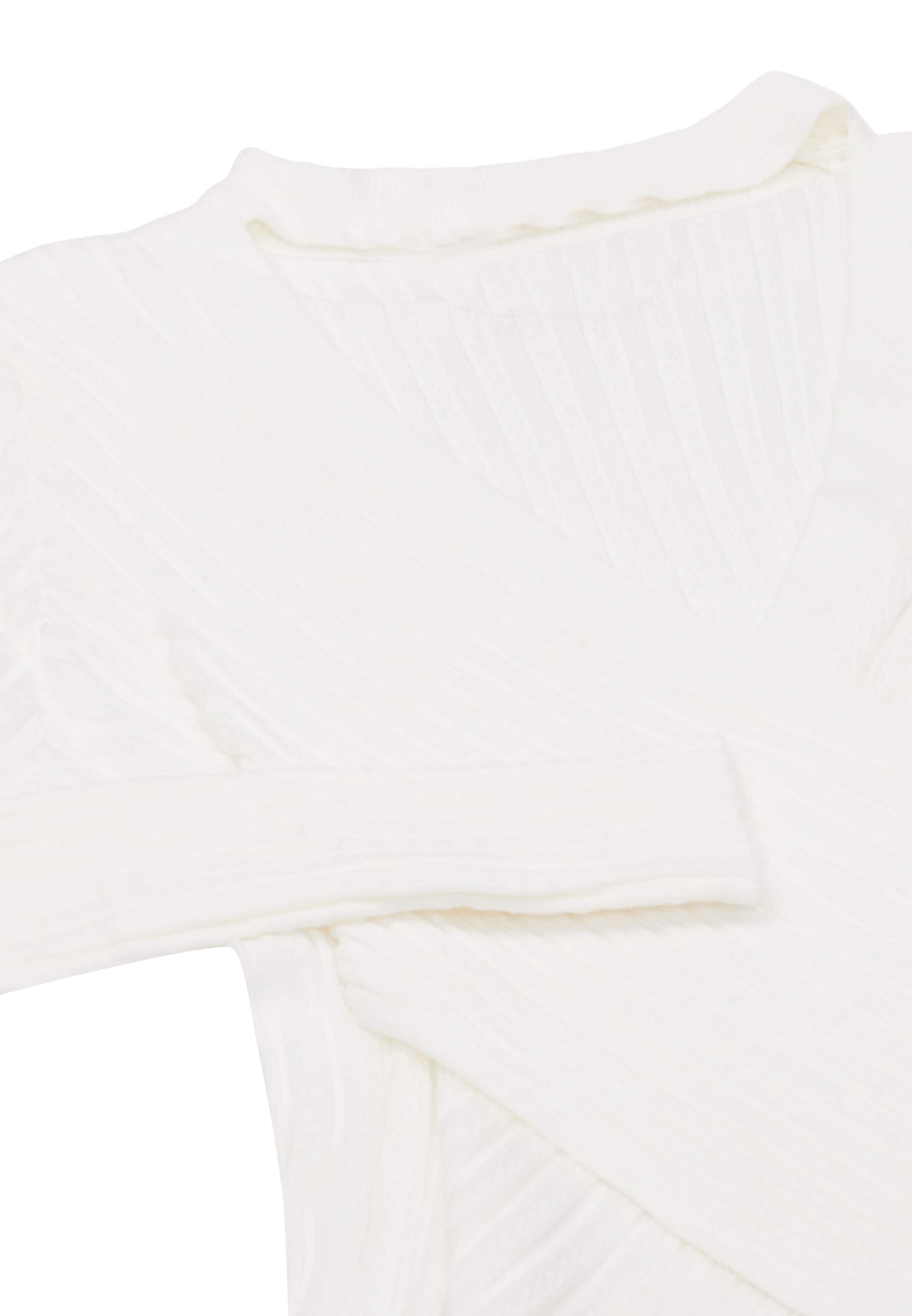 Pulover de la aleva pe alb