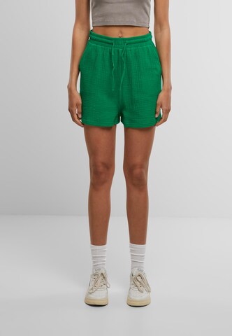 Urban Classics Loose fit Pants in Green: front