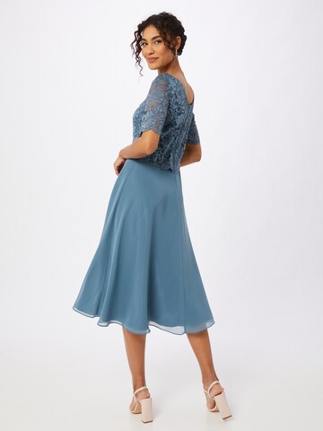 Robe de cocktail Vera Mont en bleu