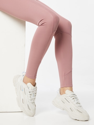 ABOUT YOU Skinny Spodnie sportowe 'Lulu' w kolorze różowy