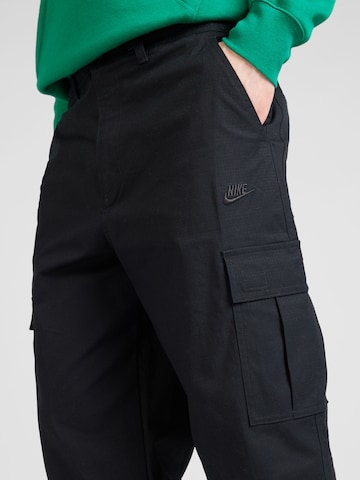 Regular Pantalon cargo 'Club' Nike Sportswear en noir