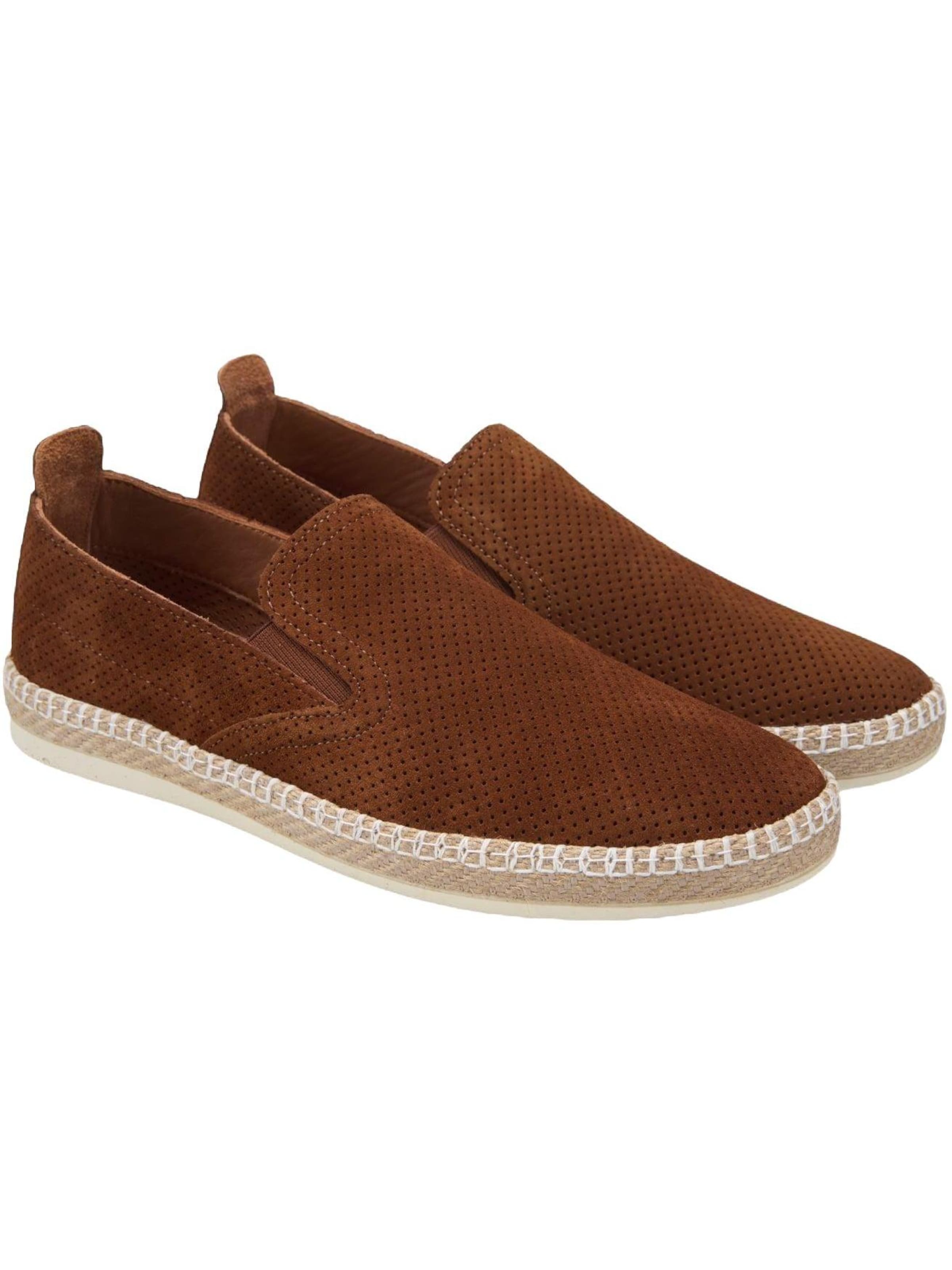 Desa Classic Flats 'Slip-Ons' in Brown: front