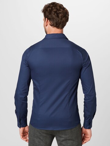 Slim fit Camicia 'Moritz' di ABOUT YOU in blu