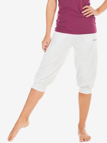 Effilé Pantalon de sport 'WBE12' Winshape en blanc : devant