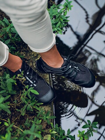 Ahinsa shoes Sportos fűzős csizma 'Chitra Trek&Trail Barfußsneaker' - fekete