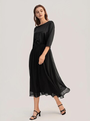 Lilysilk Blouse '3/4 Ärmel Seidenbluse mit Boot-Hals' in Zwart
