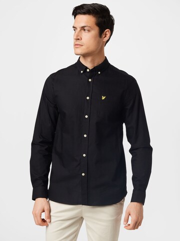 Lyle & Scott Regular fit Πουκάμισο για το γραφείο σε μαύρο: μπροστά