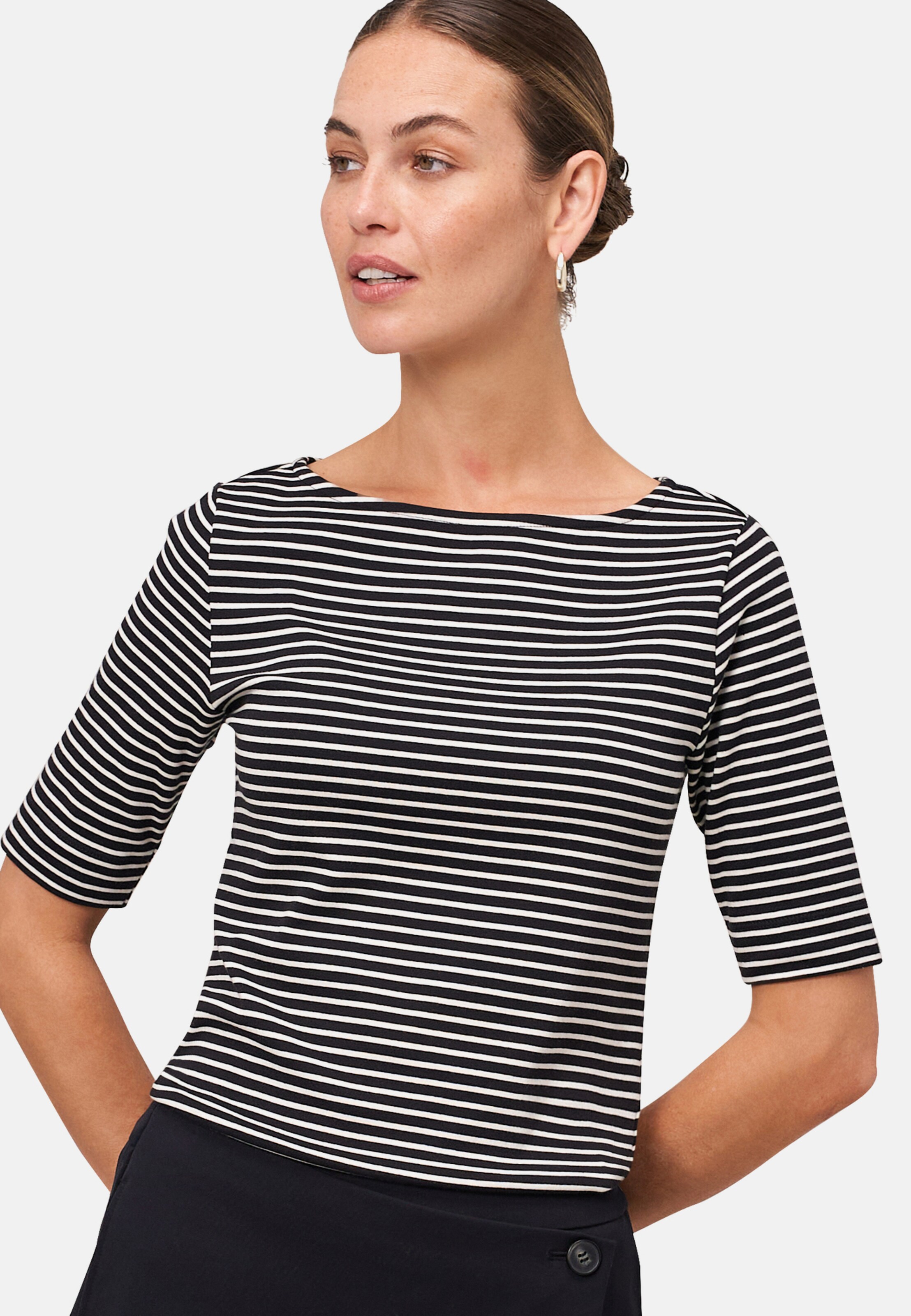 zero Ringelshirt mit U-Boot Ausschnitt in Schwarz: Vorderseite