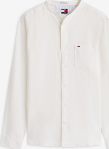 Cămașă de la Tommy Jeans pe alb: față