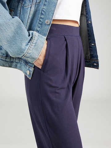 Tapered Pantaloni con pieghe di Marks & Spencer in blu